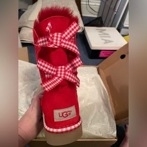 Ugg Bailey Bow SIZE 6 EXCELLENT SHAPE worn 1x